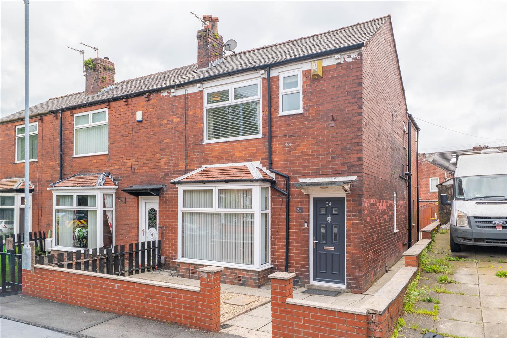 4 bed property in Hurst Street, Bolton